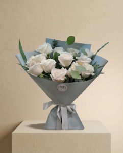Buchet cu 15 trandafiri albi