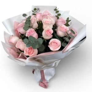 Buchet cu 15 trandafiri roz