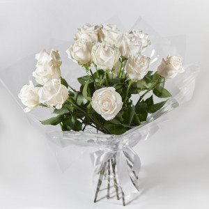 Buchet cu 15 trandafiri albi