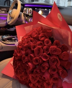 Buchet cu 101 trandafiri roșii