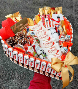 Novogodišnja torta od slatkiša - Srce L