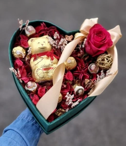 Poklon kutija - Lindt meda i ruža - Img 3
