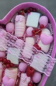 Poklon slatki aranžman - Mix voća u čokoladi - Img 2