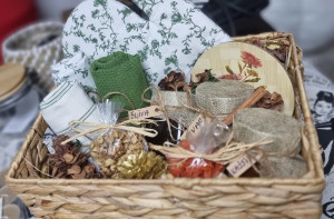 Tradicionalna poklon korpa - Img 2