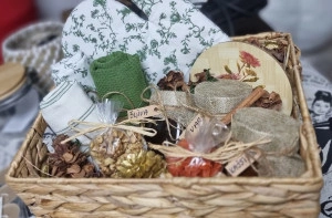 Tradicionalna poklon korpa - Img 2