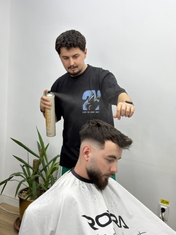 Tutorial MidFade in V & Quiff – Tehnici pe Segmente, Fade Ascendent și Graduare Explicată Pas cu Pas