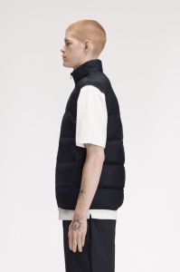 FRED PERRY J8522 184 INSULATE PRSLUK BLK