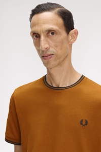 FRED PERRY M1588 88B TWIN MAJICA DCARAMEL