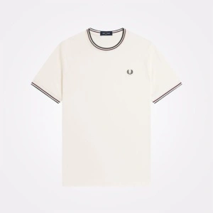 FRED PERRY M1588 84A TWIN MAJICA ECRUOG