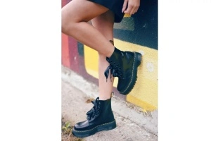DR. MARTENS 24861001 MOLLY CIZME BLACK