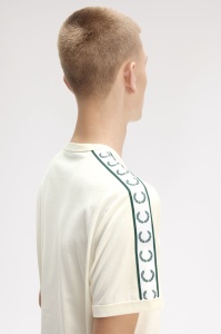FRED PERRY M4613 560 RINGER MAJICA ECRU