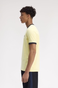 FRED PERRY M3519 39A RINGER MAJICA GOLDN