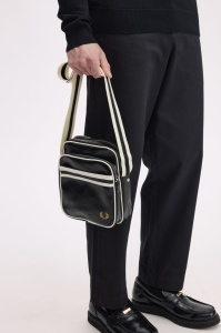 FRED PERRY L8258 D57 SIDE TORBICA BLACKEC
