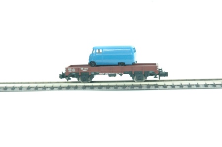 Minitrix 15041-37 Lage bakwagen DB met blauw Mercedes busje