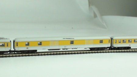 Märklin 81424 BR143 lok met drie meetrijtuigen