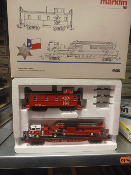 Märklin 4580 Set met caboose en flatbed wagon met brandweerauto