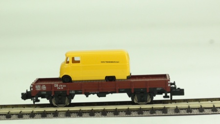 Minitrix 15041-36 Lage bakwagen DB met lichtgeel Mercedes busje