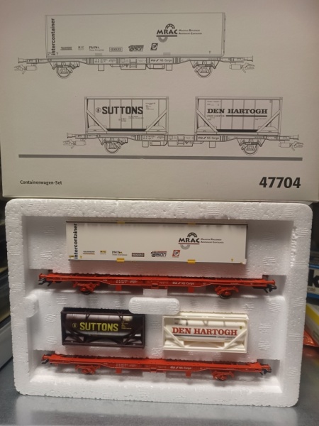 Märklin 47704 Twee containerwagens met container en vloeistofcontaibers MRAC Suttons Den Hartogh