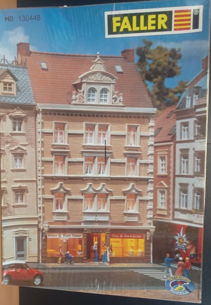 FALLER 130448 STADHUIS ALLIANZ EN THEE EN KRUIDENWINKEL