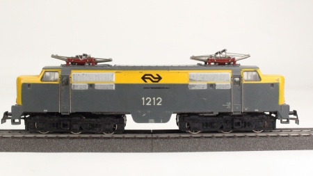 Märklin 3168 NS lok 1212 grijs/geel geringe lakschade
