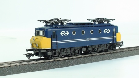 Märklin 3424 E-lok 1117 NS blauw met gele botsneus DELTA