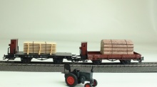 Märklin 47905 Mobiele zagerij- Set met 2 schemelwagens beladen met hout en tractor