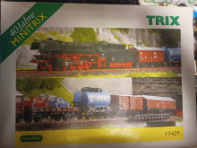 Minitrix 11429 Startset Grote stoomlok, 5 goederenwagens, ovaal met twee wissels, trafo - Img 1