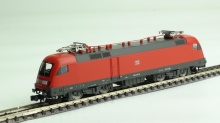 Minitrix 12773 E-lok BR182 rood DB
