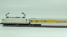 Märklin 81424 BR143 lok met drie meetrijtuigen - Img 3