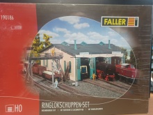 FALLER 190186 ACTIESET Driesporige lokloods