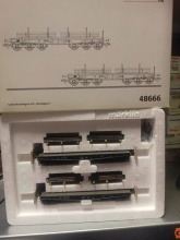 Märklin 48666 Set van 2 zwaarlastwagens met staallading