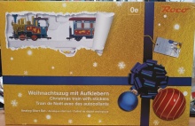 Roco 510003 Kersttrein (groter formaat op H0 rails) Lok, 2 wagens, ovaal met WITTE bedding - Img 2