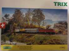 Minitrix 11462 Zwitserse startset met e-lok, 4 goederenwagens, railoivaal met twee wissels, trafo - Img 1