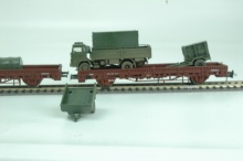 Roco 44043 Twee rongenwagens met militaire voertuigen oog haakje aanhanger legerboertuig afgebroken - Img 4