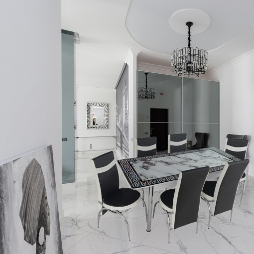 Set masa extensibila Exclusive, negru cu alb, MDF acoperit cu sticla, 6 scaune, picioare cromate