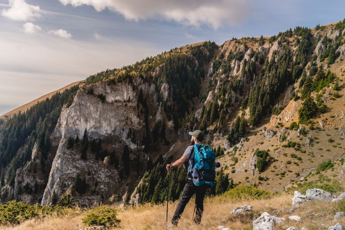 11 trasee montane ușoare pentru începători. Drumeții accesibile pe potecile din România