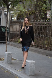 Rochie Amalia cu terminatie din dantela albastru-negru, midi, tricot fin - Img 3