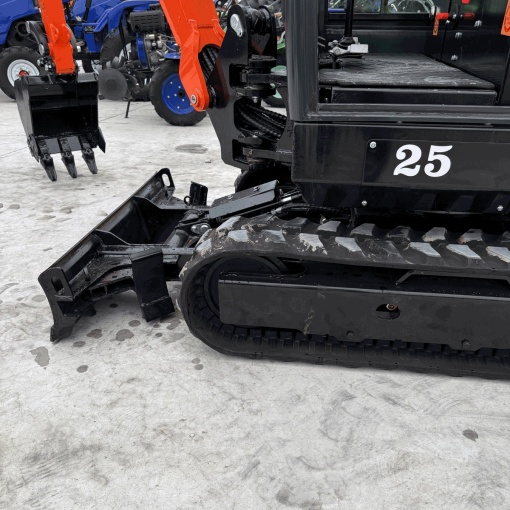 Mini excavator NT-E25 cu cabina extensibila si inclinare laterala - Img 7