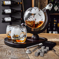 Set cadou decantor bauturi Glob Deluxe cu 2 pahare si accesorii pe masa