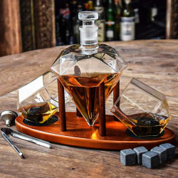 Set cadou decantor bauturi Diamond Deluxe cu doua pahare si suport din lemn