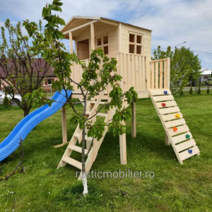 Căsuța din lemn pentru copii