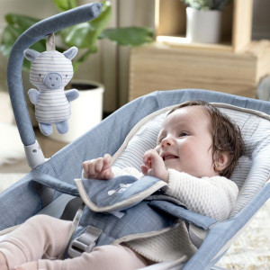KIDS II INGENUITY LEZALJKA HAPPY BELLY™ CHAMBRAY 0-6M ( MASAZNO SEDISTE) - Img 5