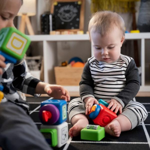 KIDS II BABY EINSTEIN AKTIVITI IGRACKA BRIDGE & LEARN MAGNETIC BLOCKS 12818 - Img 1