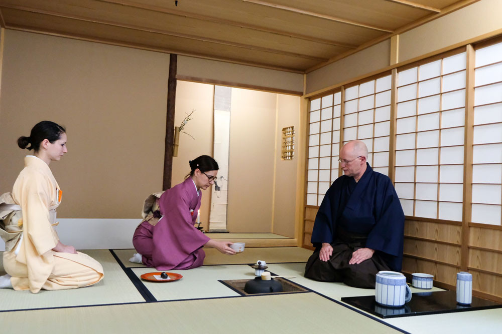 Chanoyū Ceremonia Japoneza a Ceaiului (partea I): o introducere, de Gabriel Sōga Caciula