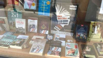 30 de motive pentru care romanii s-au intors in librarii