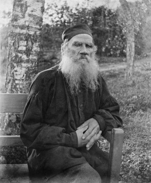 b2ap3_thumbnail_Leo_Tolstoy_1897_black_and_white.jpg