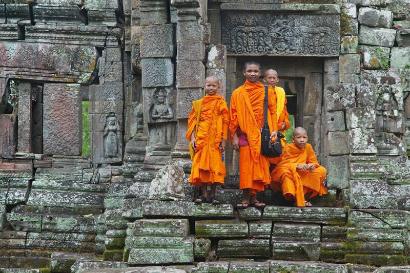 b2ap3_thumbnail_Preah_Pithu_T_Monks.jpg