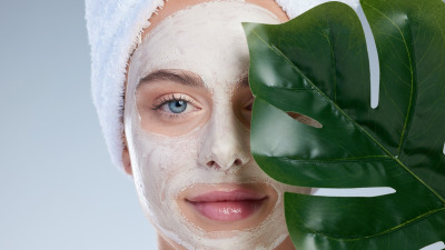 Măști pentru Întinerirea Tenului: Ghid Complet Anti-Age 2025