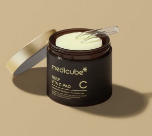 Medicube – Deep Vita C Pad – Dischete cu vitamina C si acid hyaluronic cu efect iluminator si tonifiant - Img 4
