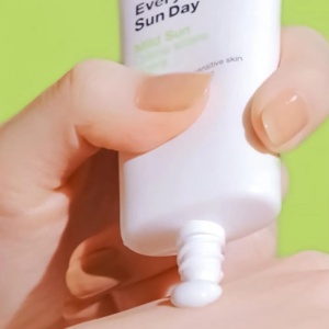 Dr.Jart+ - Every Sun Day Mild Sun SPF43/PA+++ - Cremă zilnică de protecție solară SPF 43 - Img 2